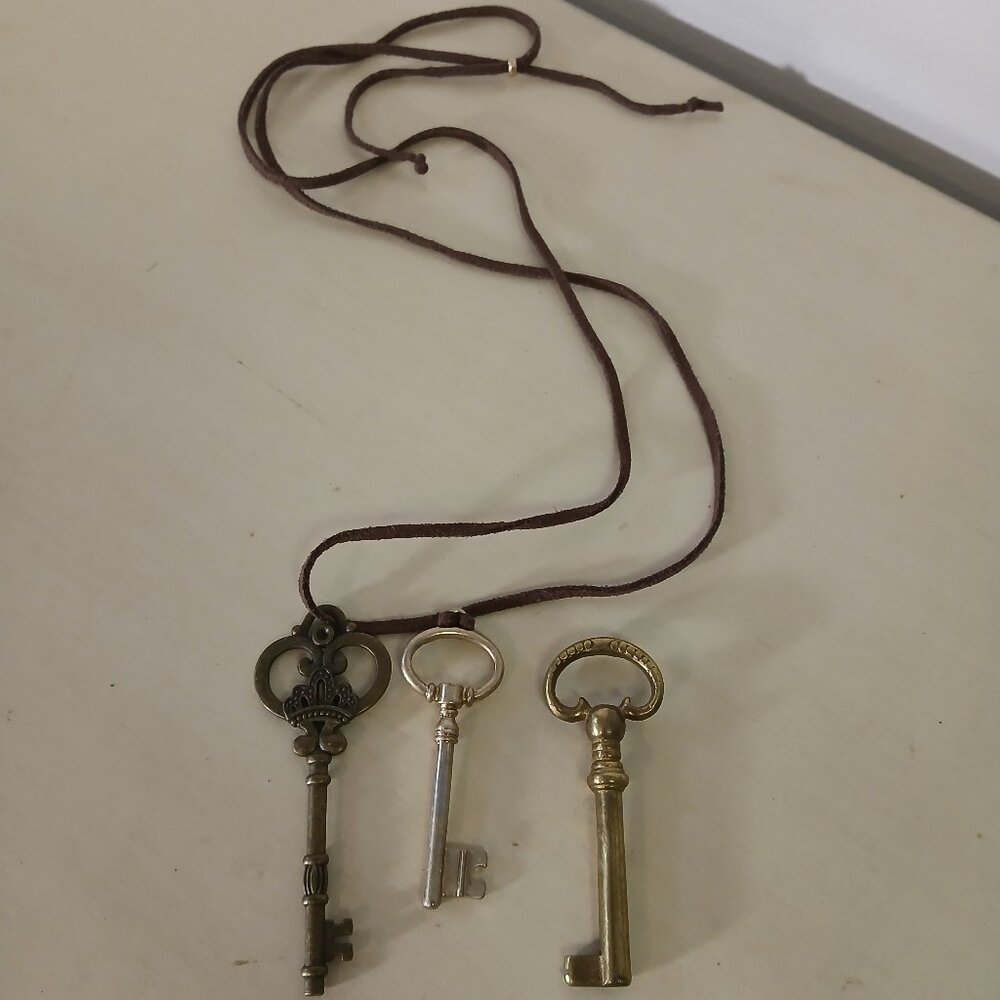 Set of 3 antique/vintage keys with suede cord